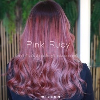 Pink Ruby สวยมั่นทันสมัย ด้วยผมสีชมพูอันเปล่งประกายดุจทับทิม